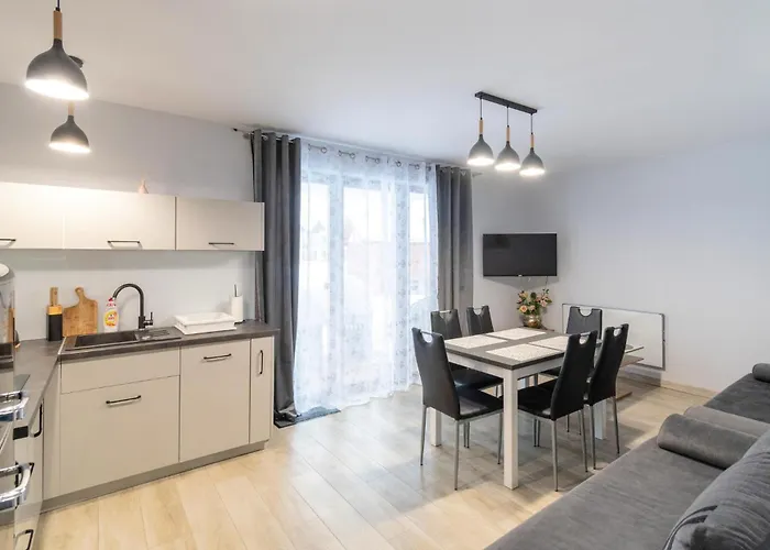 Stunning In Lägenhet Zarnowska